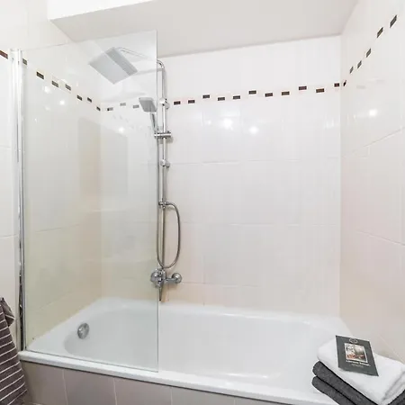 Fullhouse - - W110 - Smarttv - 2 Bedrooms 开姆尼茨